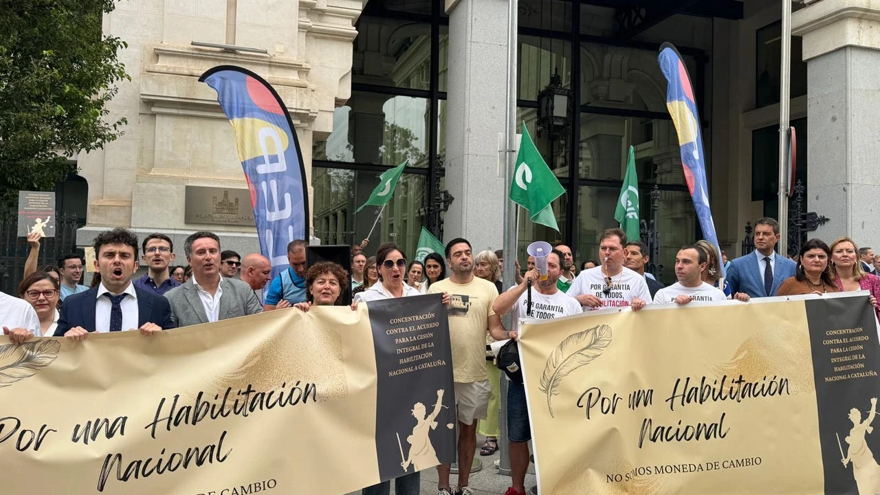 Secretarios, tesoreros interventores municipales, toman las calles para rechazar la cesión 