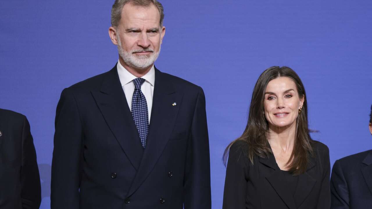 La Reina Letizia, de riguroso luto en el concierto 