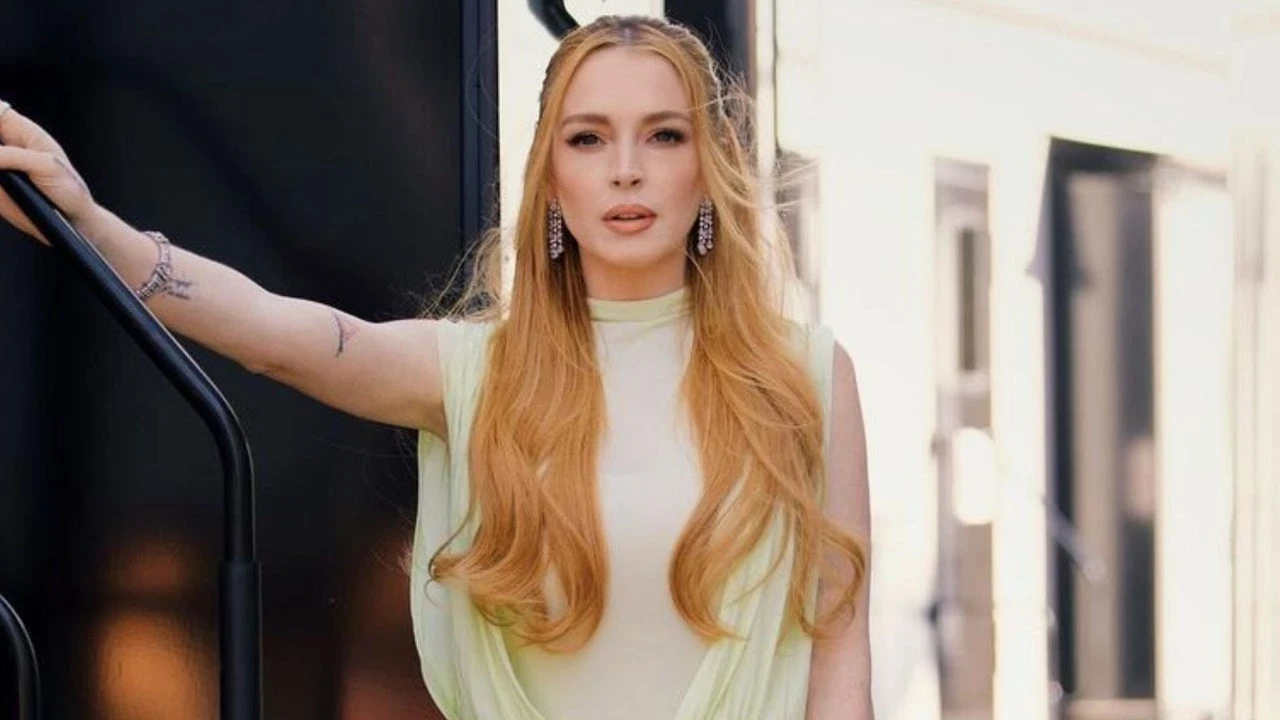 El mensaje oculto del vestido de Lindsay Lohan que está causando sensación