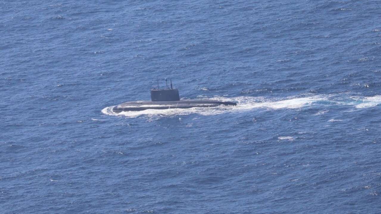 Las fragatas españolas Blas de Lezo y Canarias vigilan de cerca el paso de un submarino y dos buques rusos