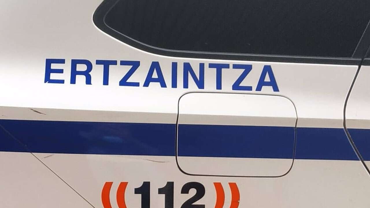 Detenido tras abandonar a su hijo de 3 años en la puerta de una comisaría en Gipúzcoa