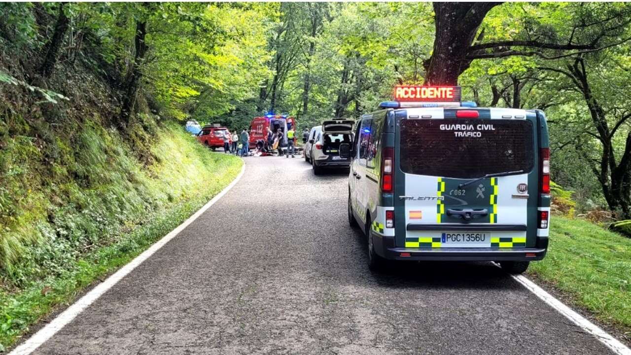 La Guardia Civil de Navarra auxilia a un ciclista de 86 años que se cayó en la carretera