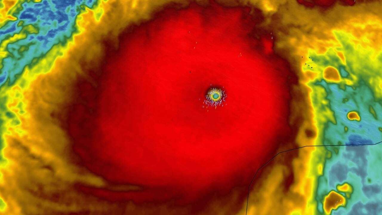 Desde el espacio, el huracán Milton se ve como una enorme mancha roja con vientos de más de 320 km/h, casi 100 km más que el récord de España