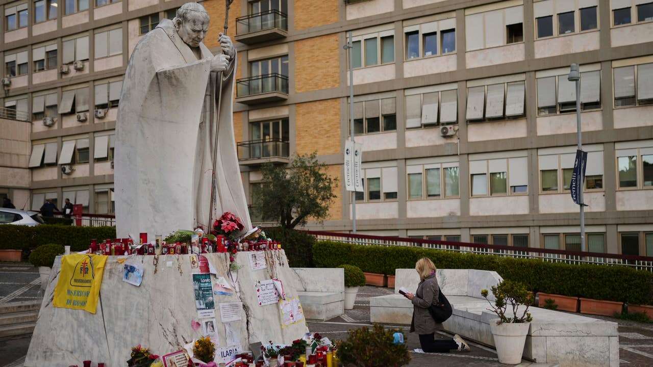 Los médicos del Papa ponen fin al pronóstico reservado gracias a su mejoría de los últimos días