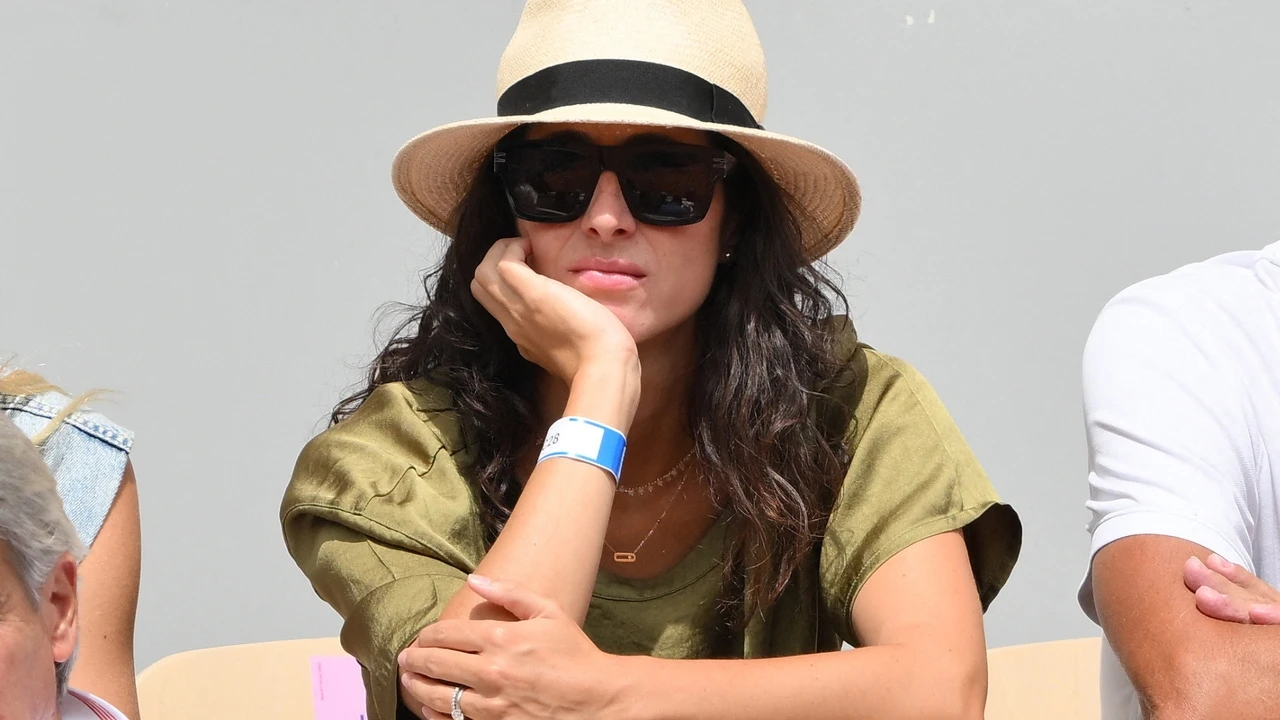 El look de Xisca Perelló para presenciar la victoria de Nadal en París es el que las chicas más pijas de Madrid llevan a la 'ofi' en agosto