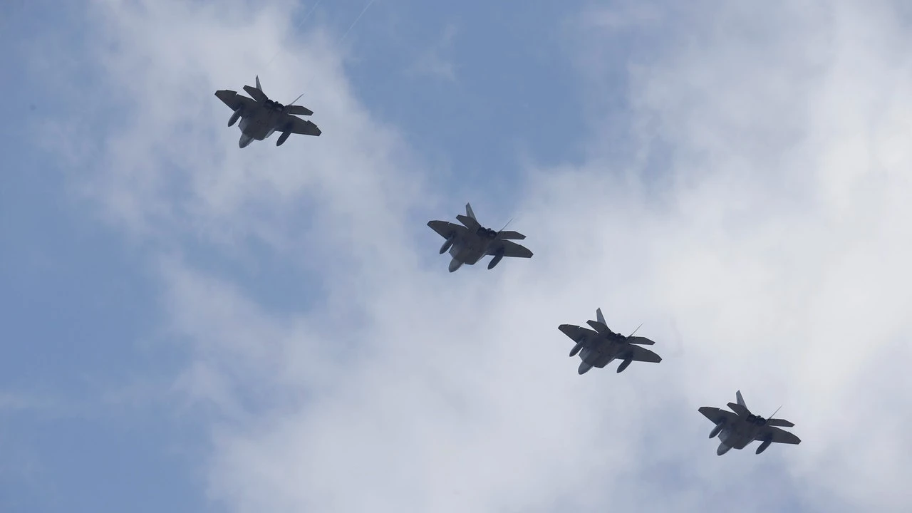 El caza de combate F-22 