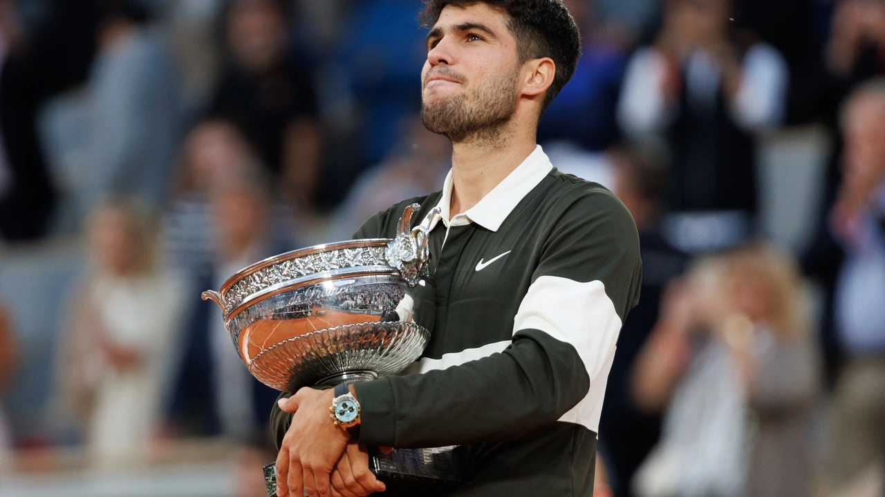 Enfado monumental por la bandera con la que Roland Garros homenajea a Carlos Alcaraz: 
