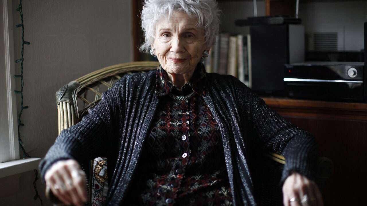 Una hija de Alice Munro la acusa de ignorar los abusos sexuales que perpetró su padrastro