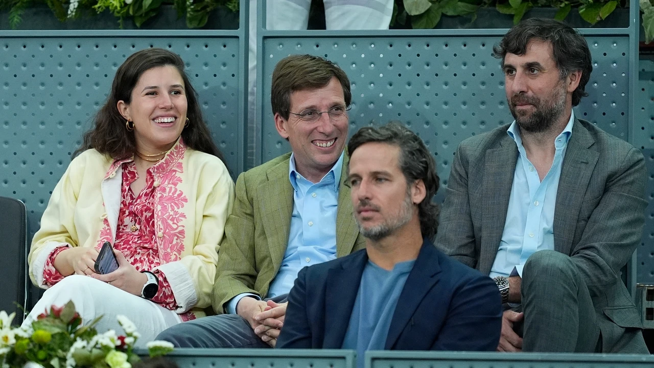 No se puede ser más bohemia con el look premamá de Teresa Urquijo en la Mutua Madrid Open 2025
