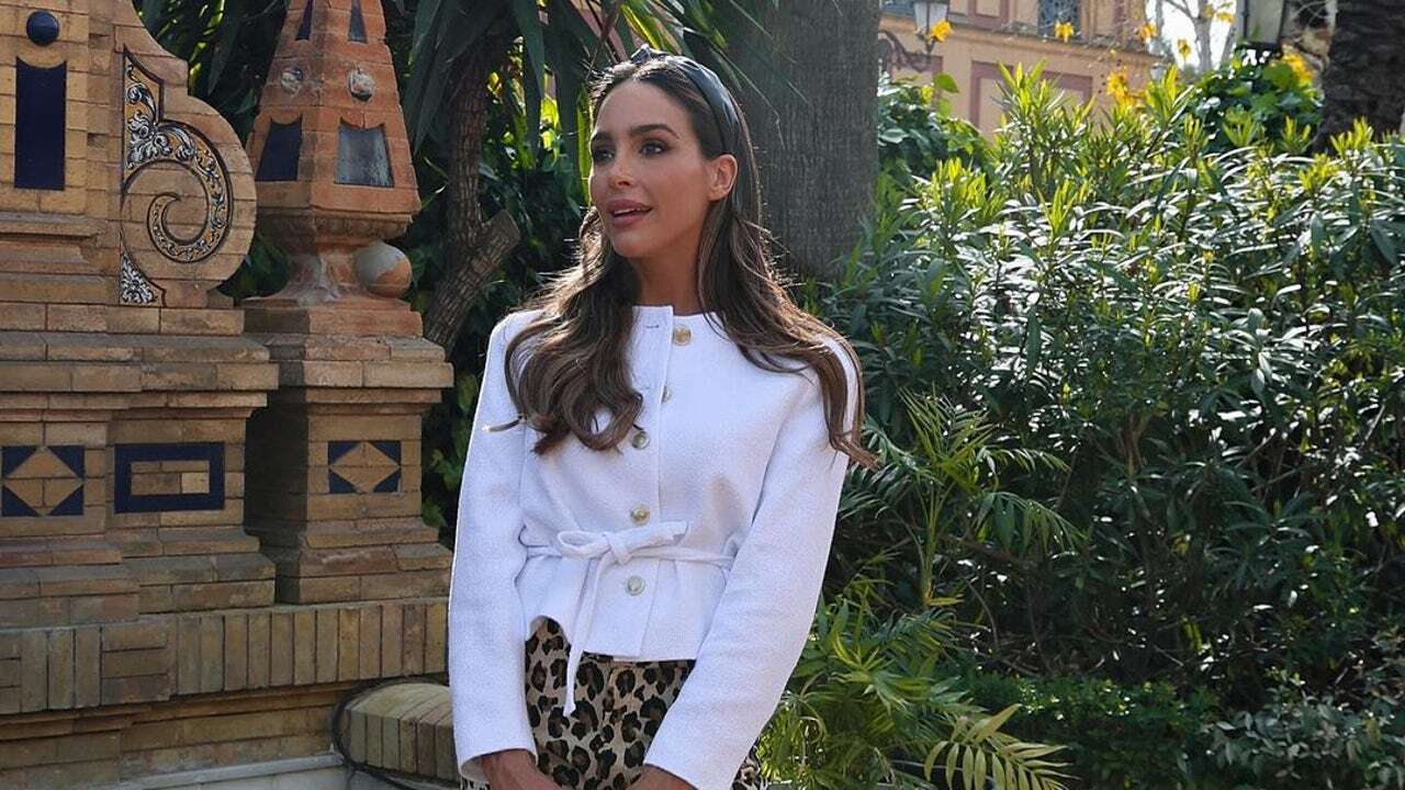 Prometí no volverme a comprar ninguna prenda de leopardo hasta que he visto a Rocío Osorno con esta chaqueta de terciopelo de Zara