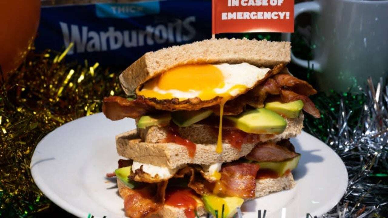 Así es el sándwich perfecto para la resaca: un médico de renombre revela un secreto para ''ayudar al cerebro a recuperarse''