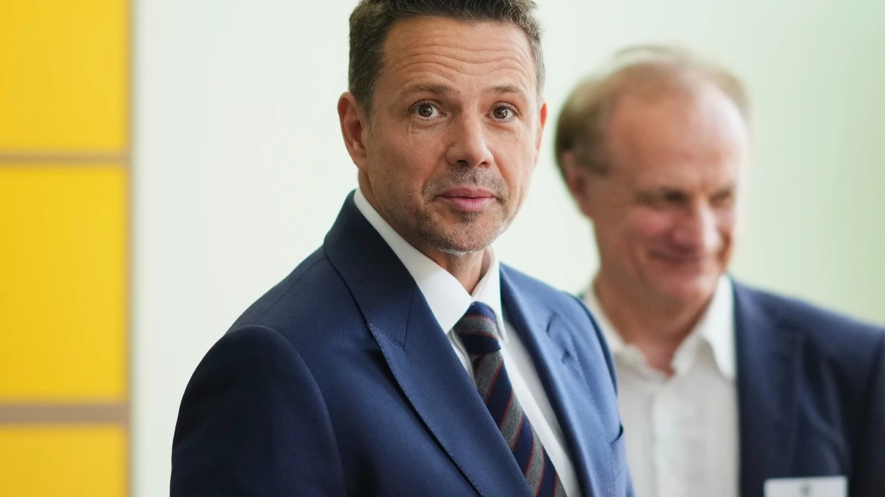 El liberal y proeuropeísta Trzaskowski gana las presidenciales polacas, según los sondeos