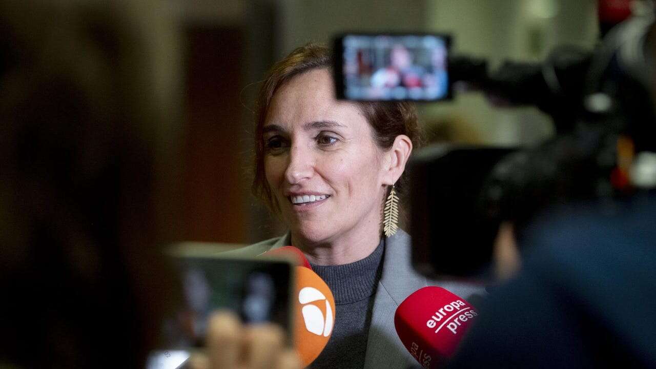 Mónica García no cree que los médicos estén mal pagados: cobran 