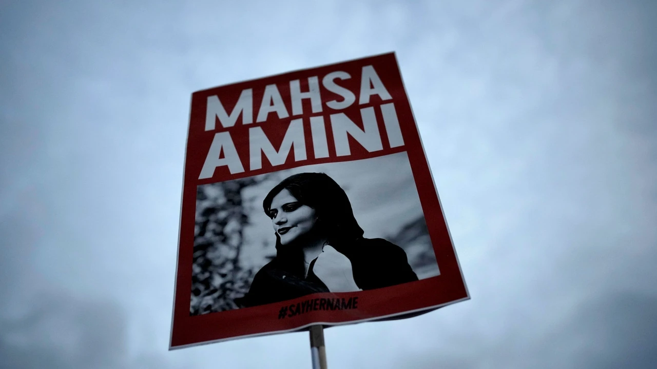 La joven Nika Shakarami fue apalada y violada hasta la muerte por tres policías iraníes
