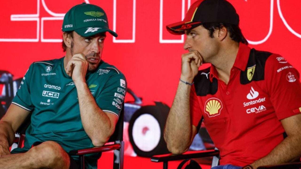 ¿Cómo beben?, ¿Cómo orinan?, ¿Cuántos kilos pierden por carrera?...: lo que se esconde tras una carrera de Fernando Alonso o Carlos Sainz