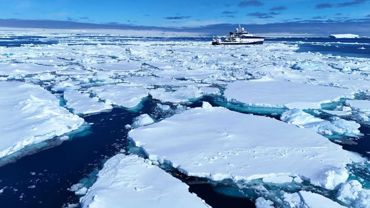 Misterio en la Antártida: desaparece un submarino tras descubrir unas inquietantes estructuras bajo el hielo