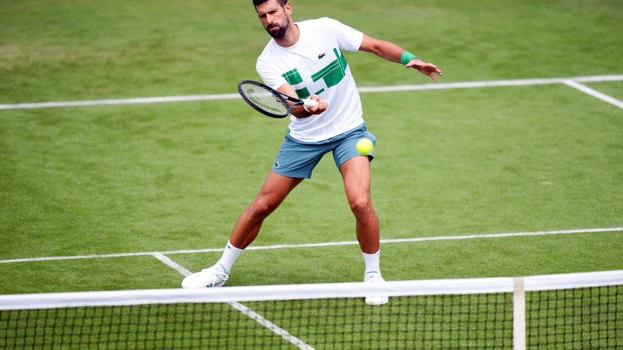 Oración, superalimentos y una bebida prohibida que el resto tomamos a diario: los 6 mandamientos de Novak Djokovic