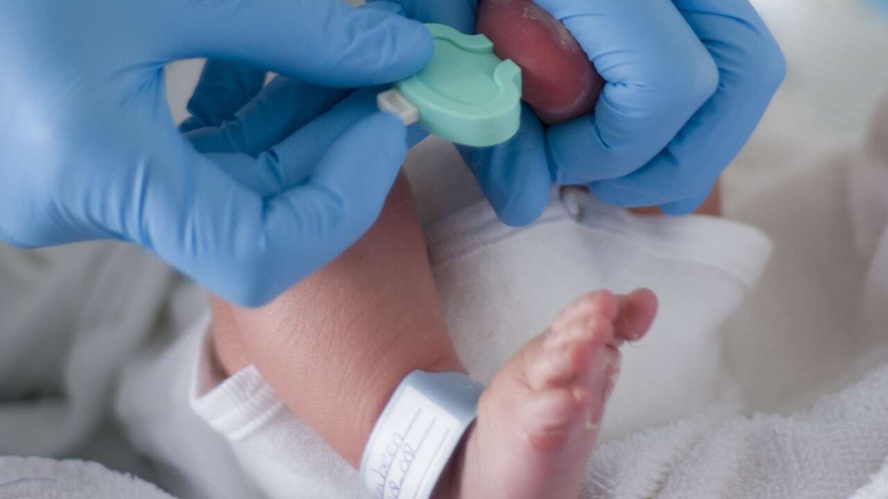 Sanidad da luz verde a cuatro nuevos cribados neonatales