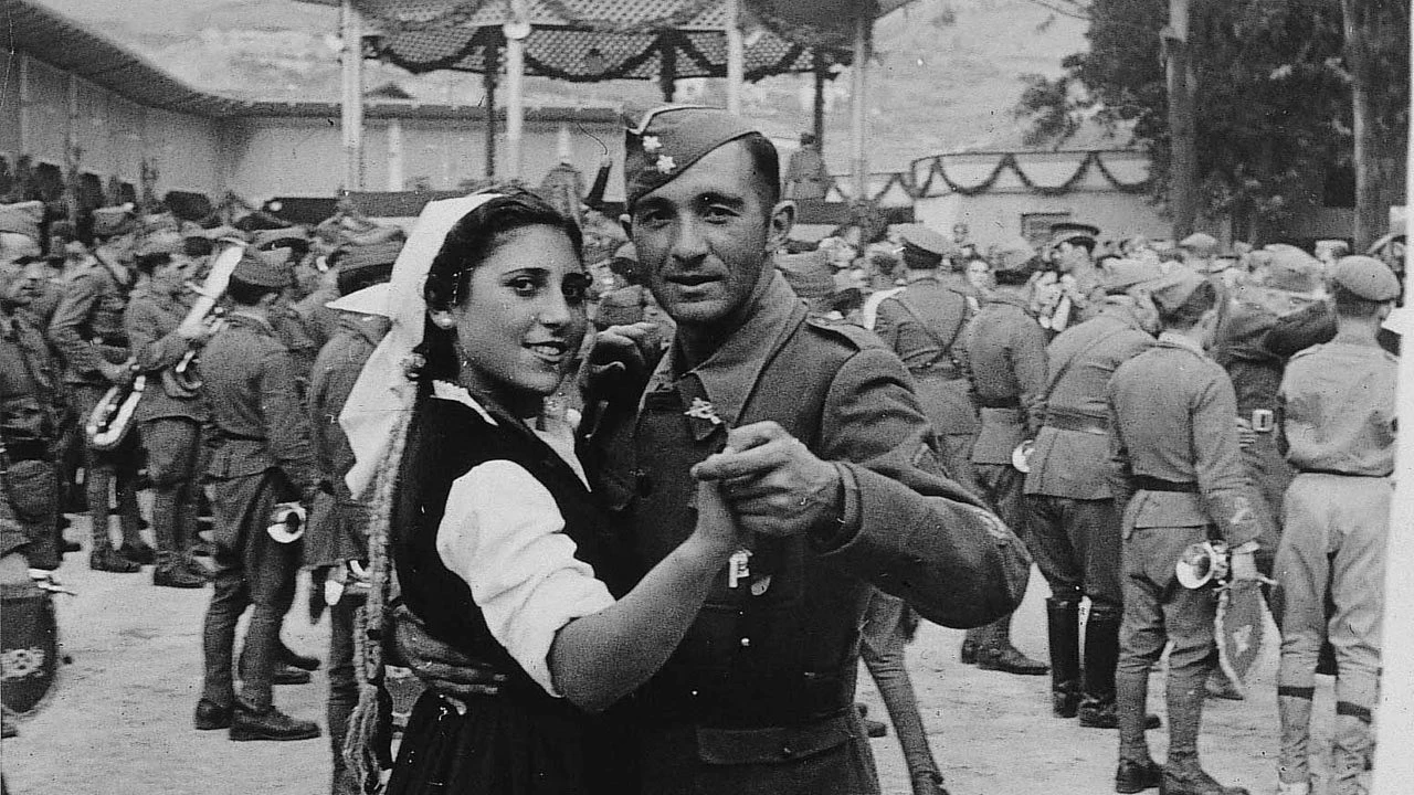 Sexo, infidelidades, amantes y novias en la Guerra Civil: así se amaba bajo las bombas