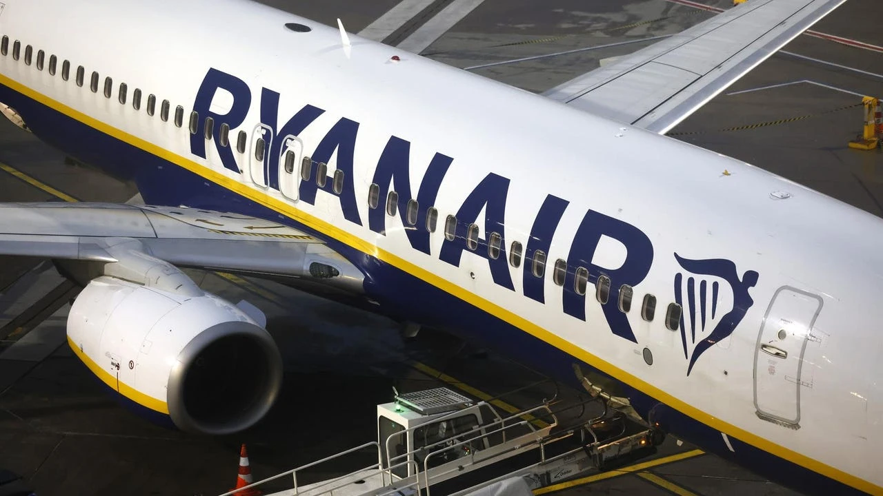 Ryanair gana 820 millones, un 127% más, y se lanza a la caza de equipajes irregulares con más comisiones para los empleados que los detecten