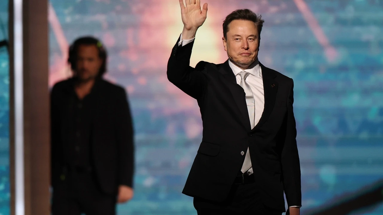 ¿Quién es Ike Barinholtz, el actor que será Elon Musk en la película sobre OpenAI?