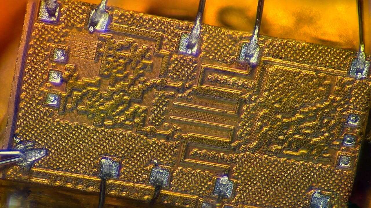 Una IA crea un microchip que funciona perfectamente, pero los científicos no entienden cómo