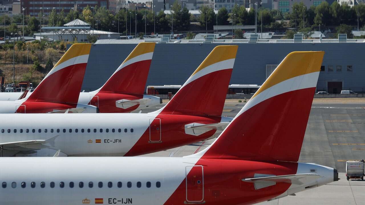 Récord de pasajeros en los aeropuertos españoles tras el mejor verano de la historia: 208 millones de viajeros