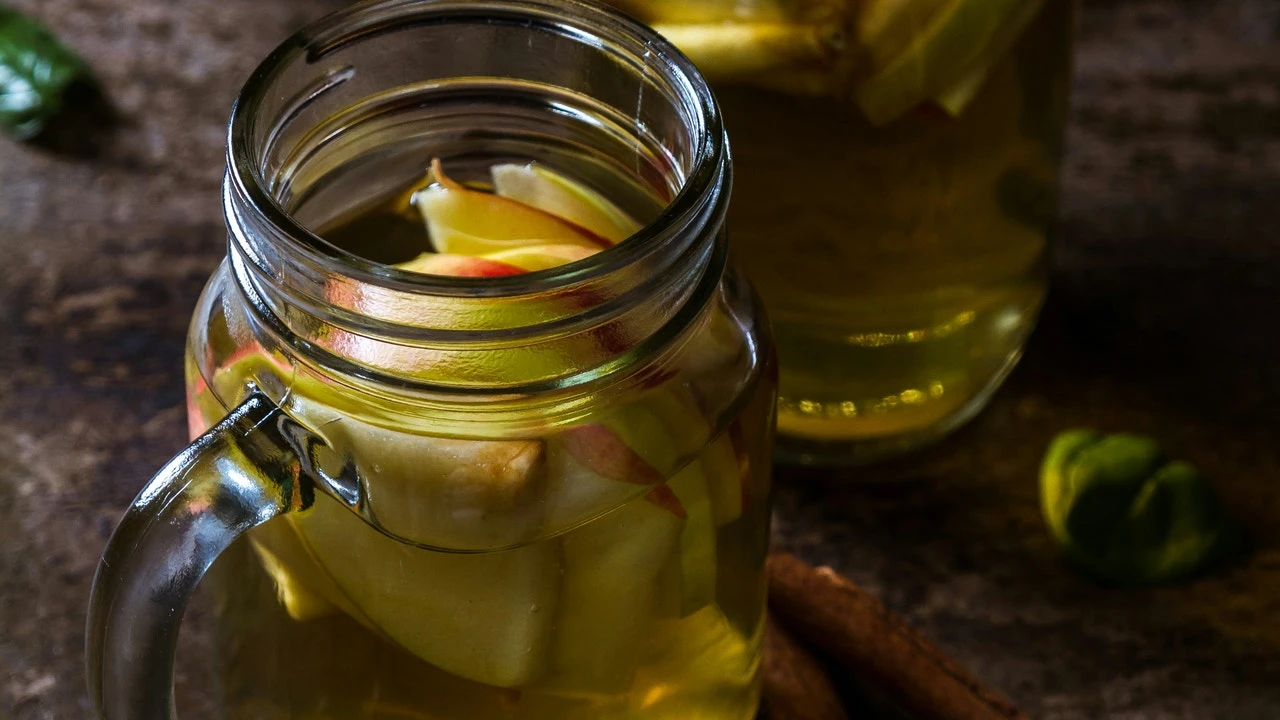 Mezclar cáscaras de mandarina y vinagre: por qué recomiendan hacerlo y para qué sirve
