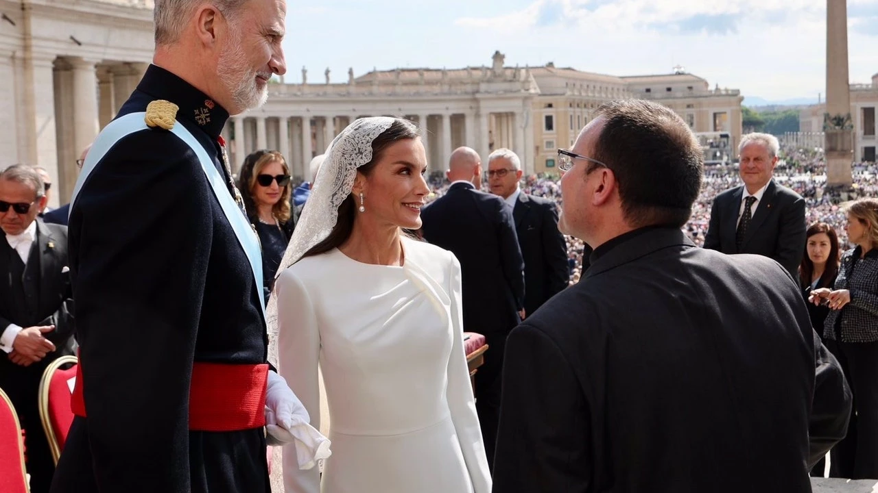 Carmen Lomana sobre el look de Letizia en la misa del Papa León XIV: 