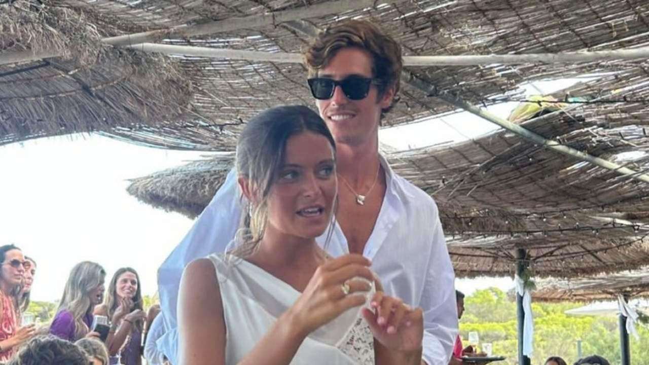 El fiestón preboda de Nacho Aragón y Bea Gimeno: desenfreno en un chiringuito de playa