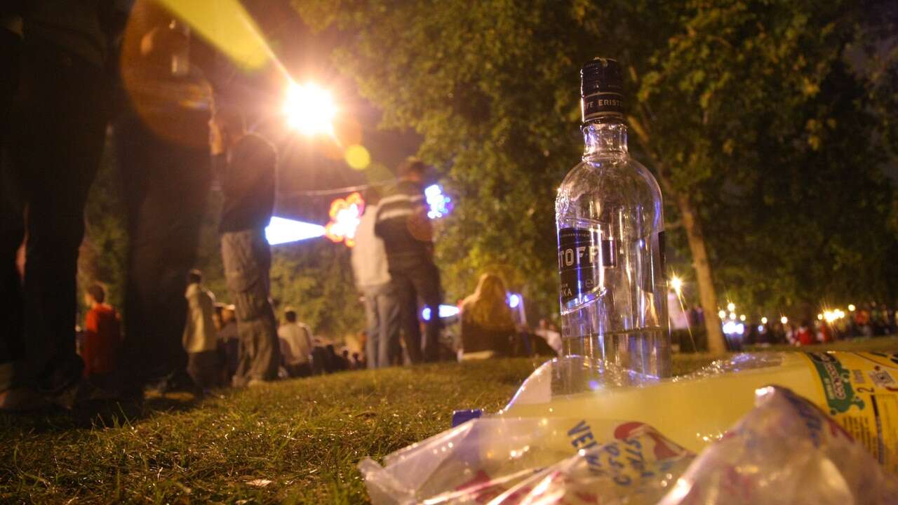 Prohibido beber alcohol en terrazas a 200 metros de centros educativos