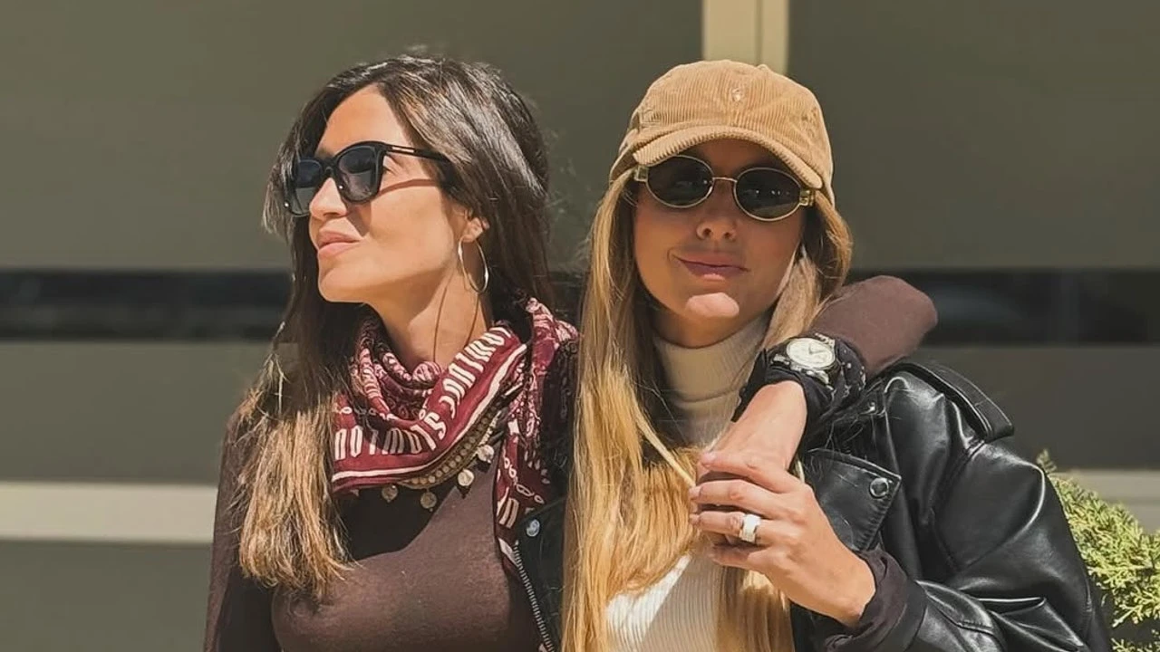 Así son las zapatillas más bastas y originales de Sara Carbonero para elevar un estilismo de primavera