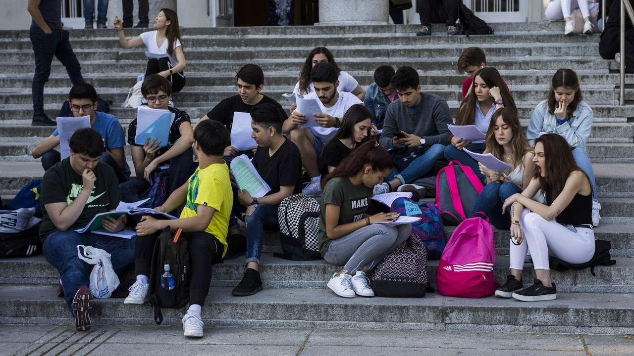 Desconexión entre universidad y empleo: más de uno de cada tres universitarios ocupan trabajos de baja cualificación