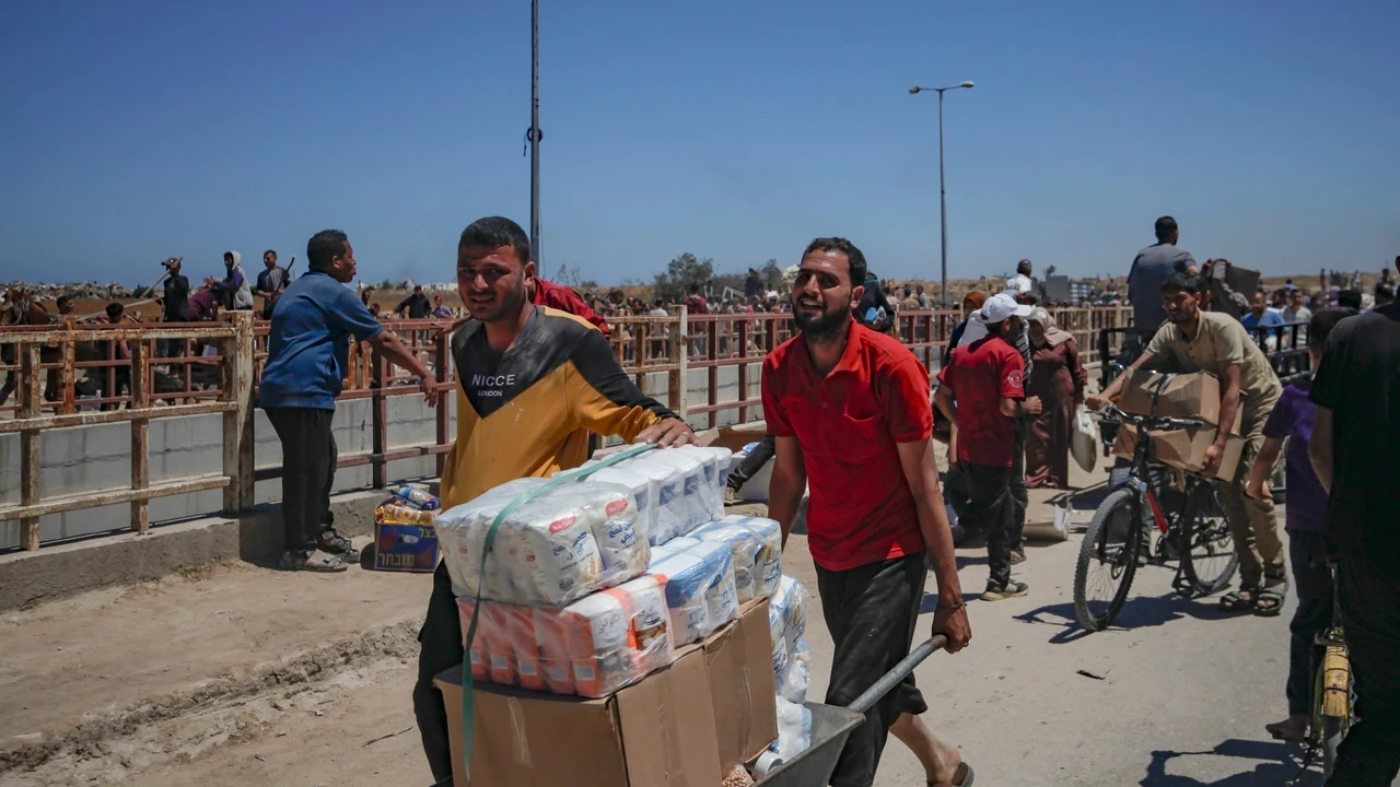 Israel exige la evacuación y cierre del único hospital abierto en la zona norte de la Franja