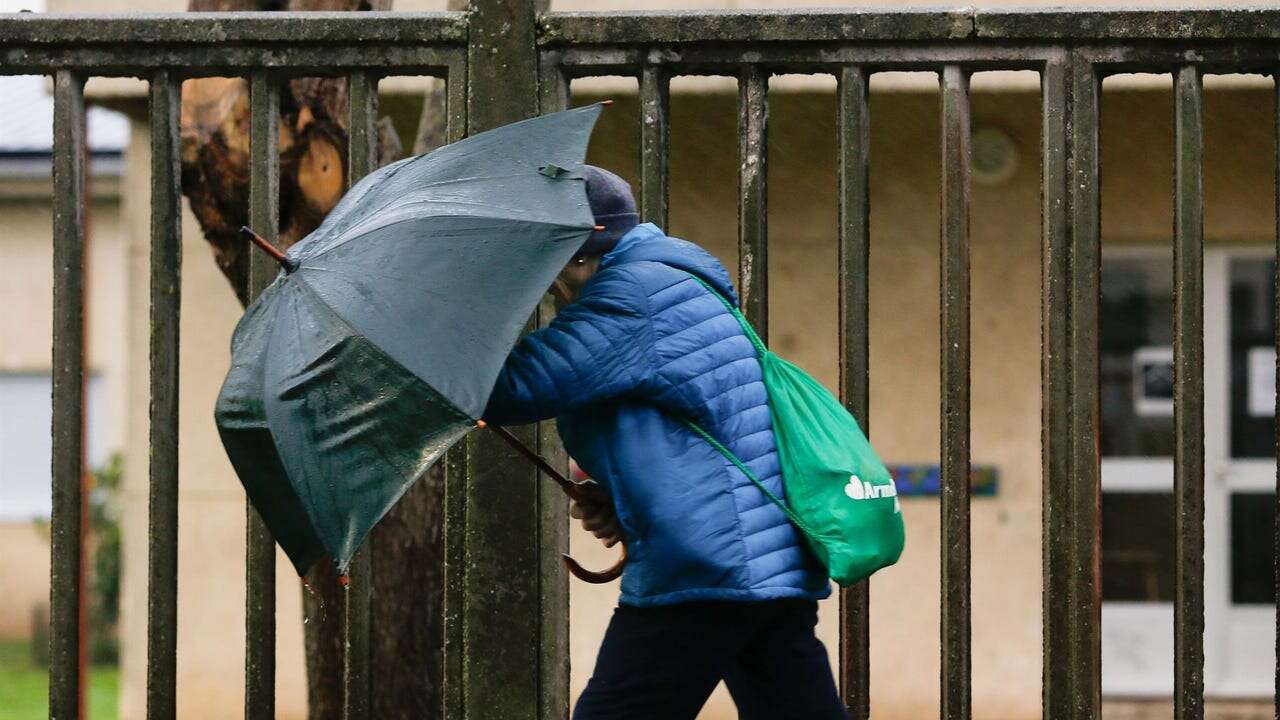 La borrasca Laurence golpea a España: la AEMET alerta de abundantes lluvias