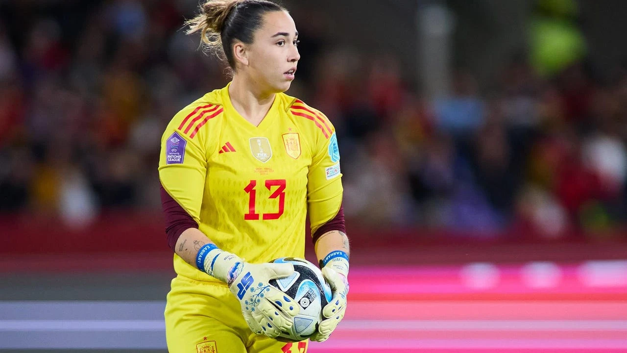 Una jugadora inglesa presume de su 'jugarreta' contra España en la final de la Eurocopa y Cata Coll le responde