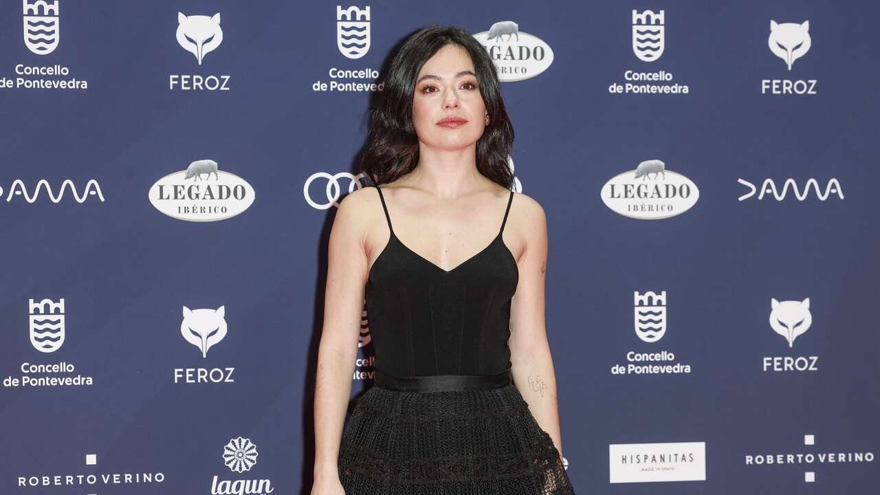 Anna Castillo se convierte en la invitada perfecta con este 'total look' en negro de Chanel en los Premios Feroz