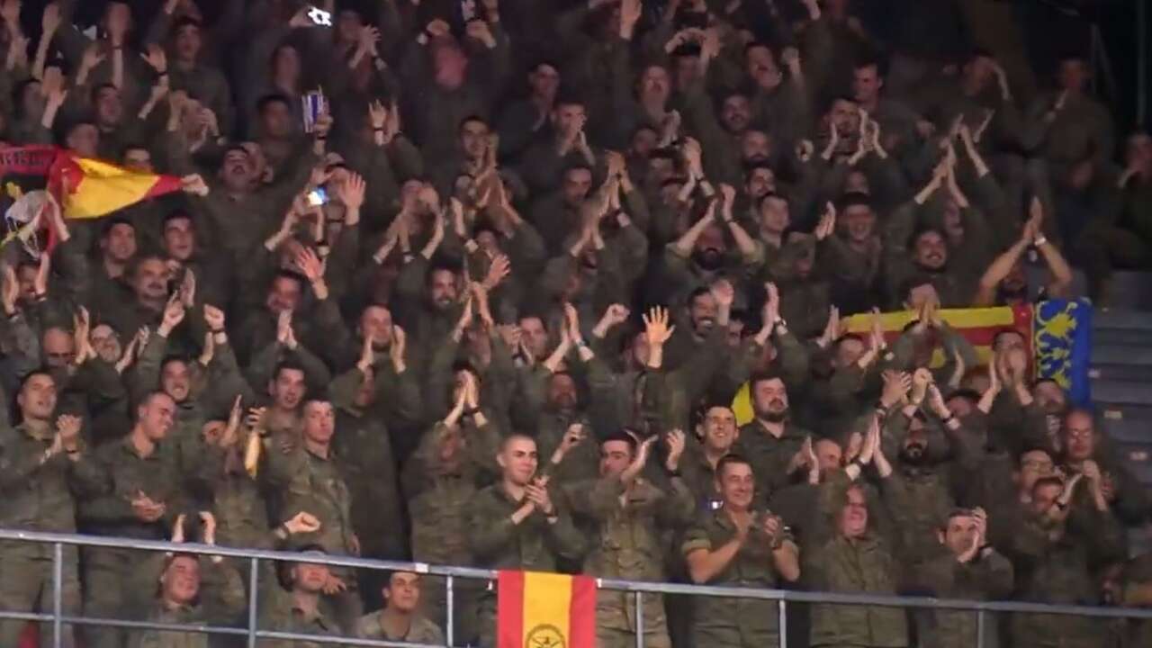 El emotivo e improvisado homenaje a los militares que ayudan en la DANA en un partido del Valencia Basket