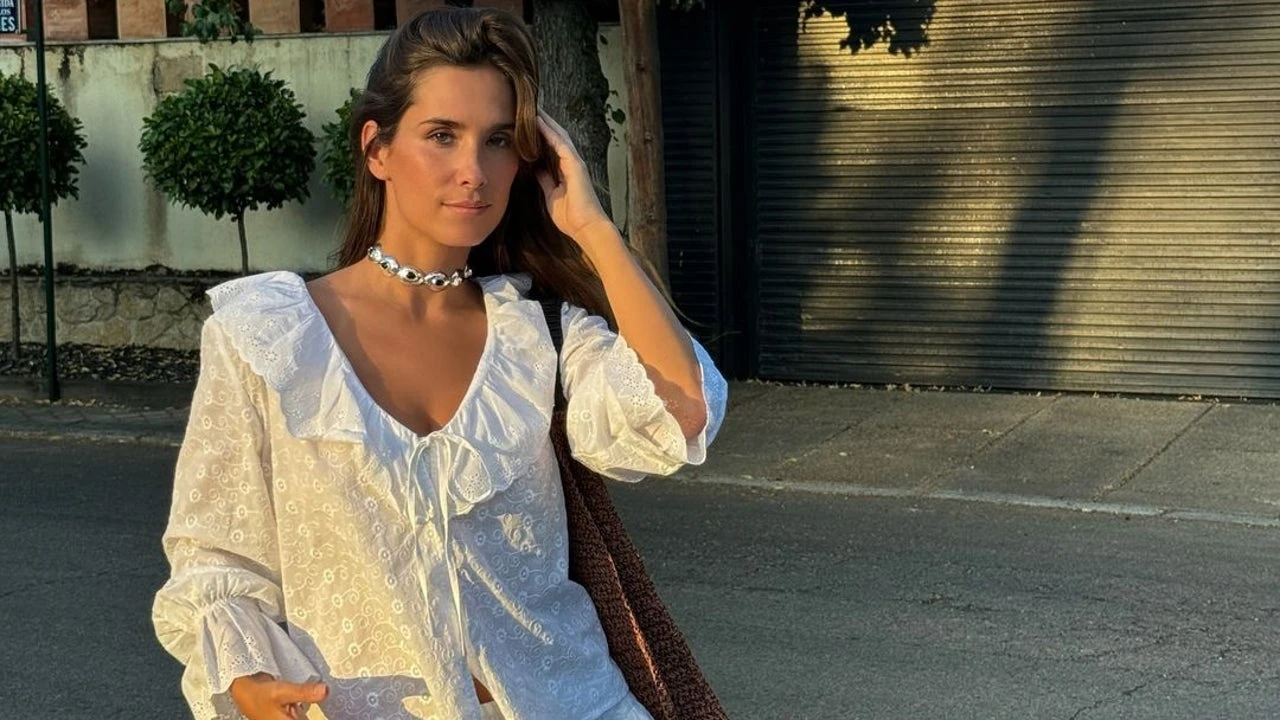 Las chicas pijas están agotando la falda troquelada favorita de María Pombo por 90 euros