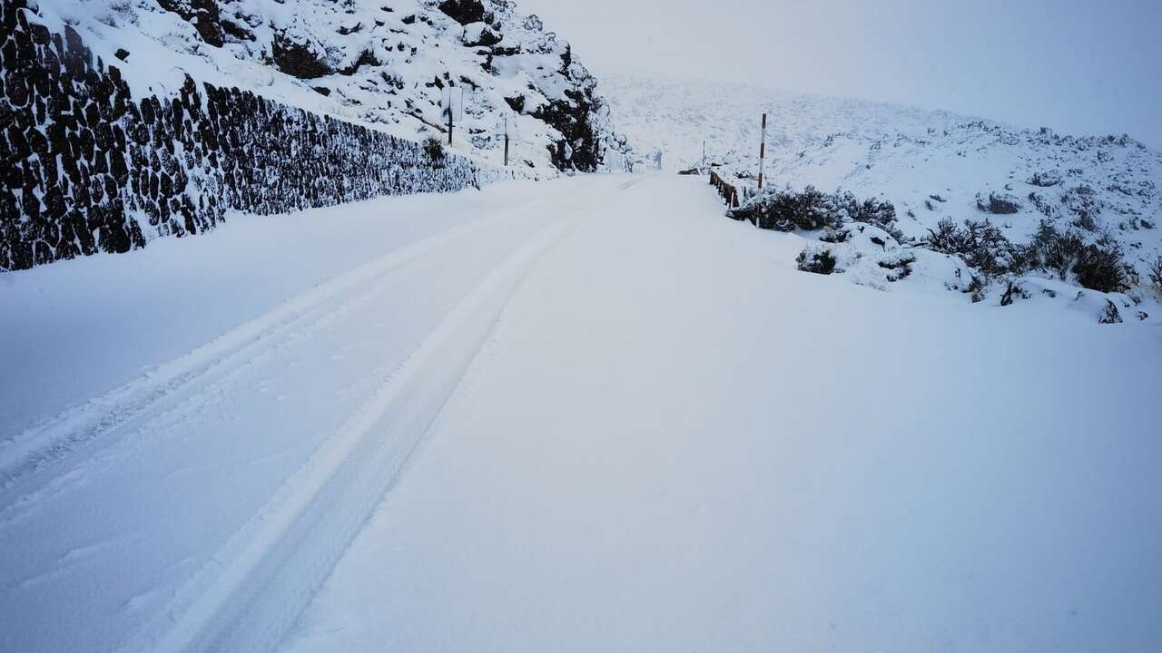 Canarias declara la prealerta por nevadas para este domingo en las cumbres de La Palma, Tenerife y Gran Canaria