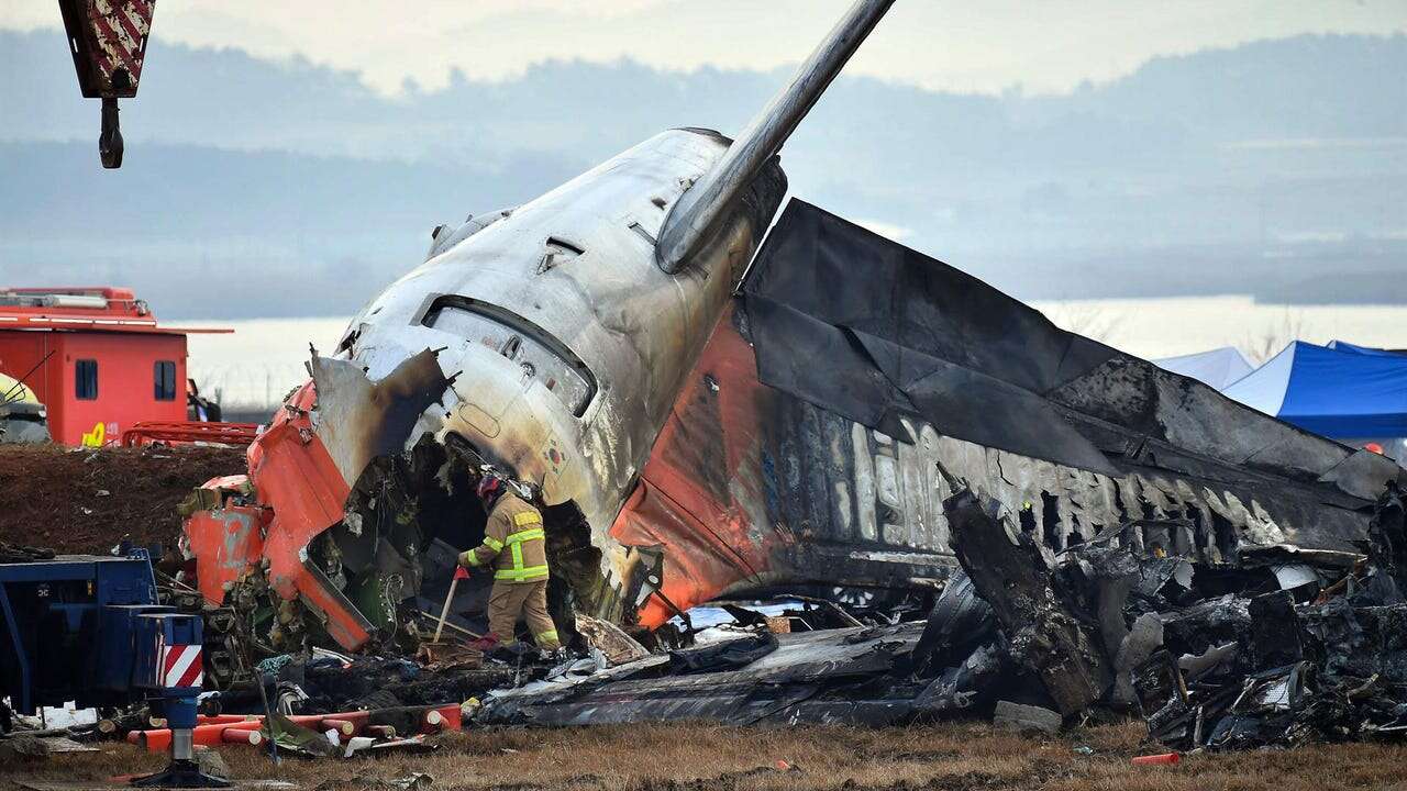 La caja negra dejó de grabar 2 kilómetros antes de que el avión surcoreano llegara a pista