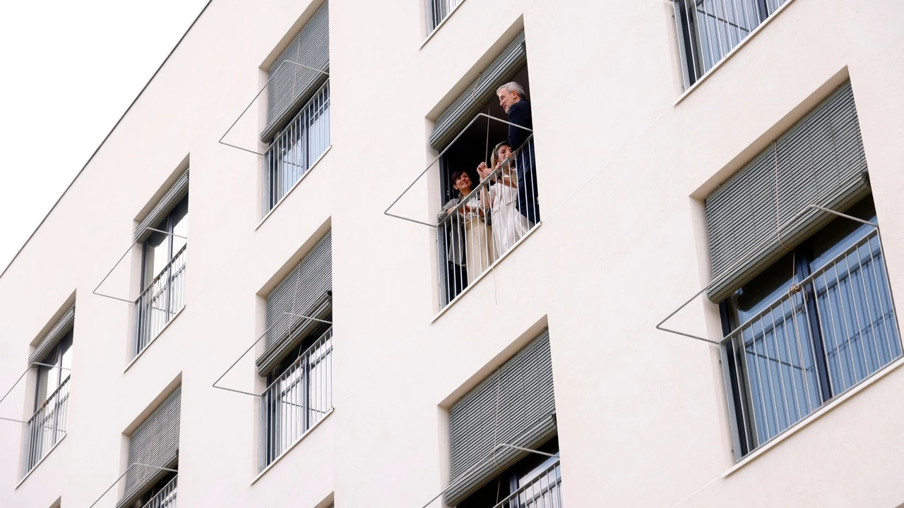 El Gobierno condiciona la entrega a las autonomías de 4.000 millones para viviendas públicas a que las blinden como protegidas de por vida