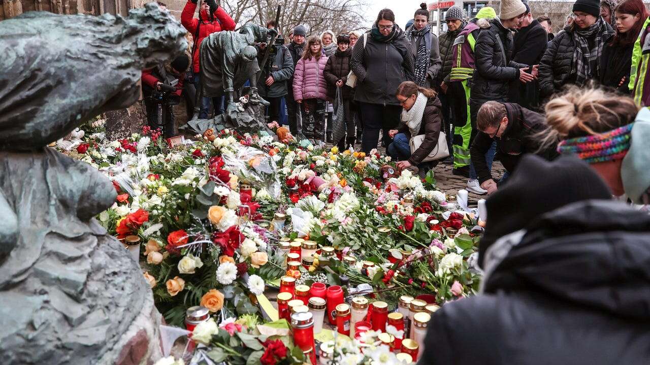 ¿Cómo pudo irrumpir al mercado con su coche el atacante saudí? Alemania, de luto por el atropello masivo, llora a las víctimas del atentado