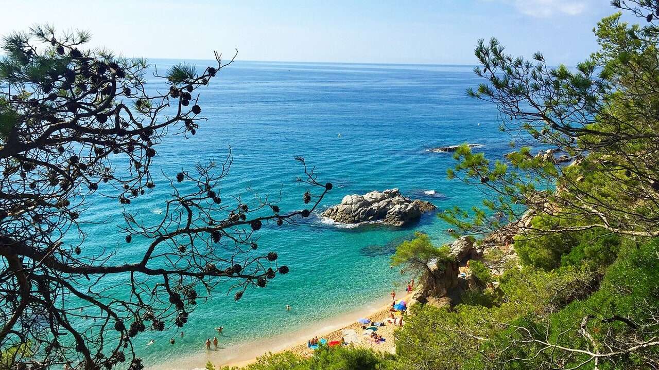 Estas son las dos únicas playas paradisíacas de España: dónde encontrar agua turquesa y arena blanca