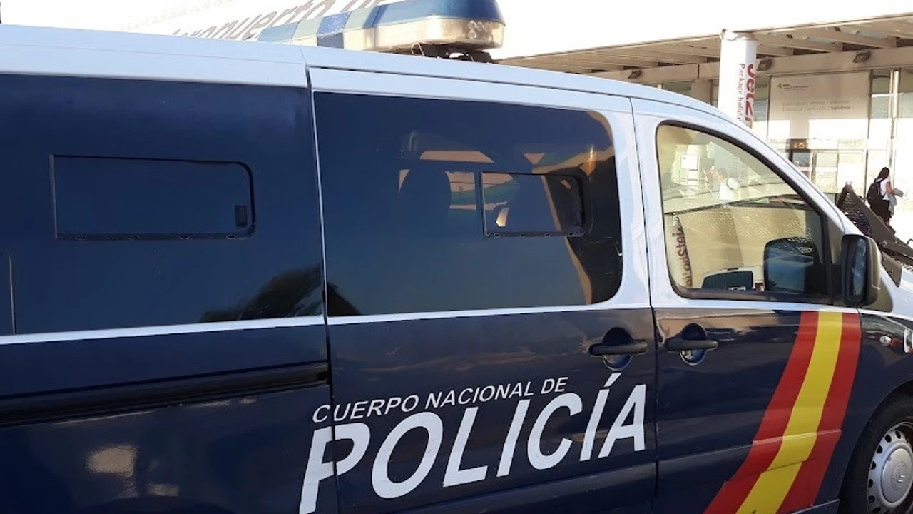 Carga policial en la cuesta Santo Domingo minutos antes del chupinazo de Sanfermines