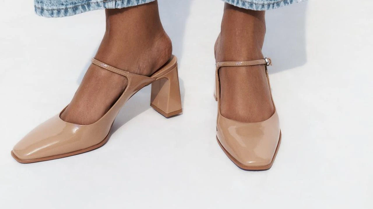 8 zapatos de tacón cómodo para llevar a las procesiones de Semana Santa con falda midi o pantalón