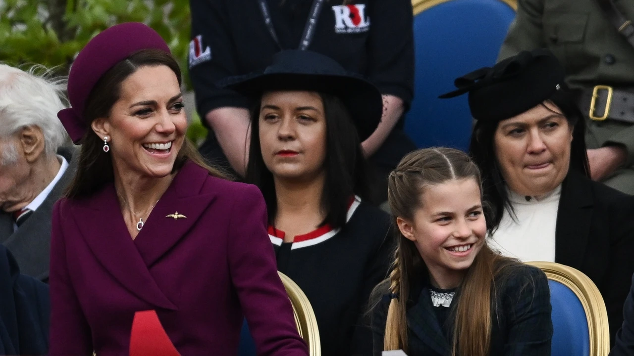 Kate Middleton es la reina de la elegancia con este conjunto granate en Londres para conmemorar el 80º aniversario del Día de la Victoria