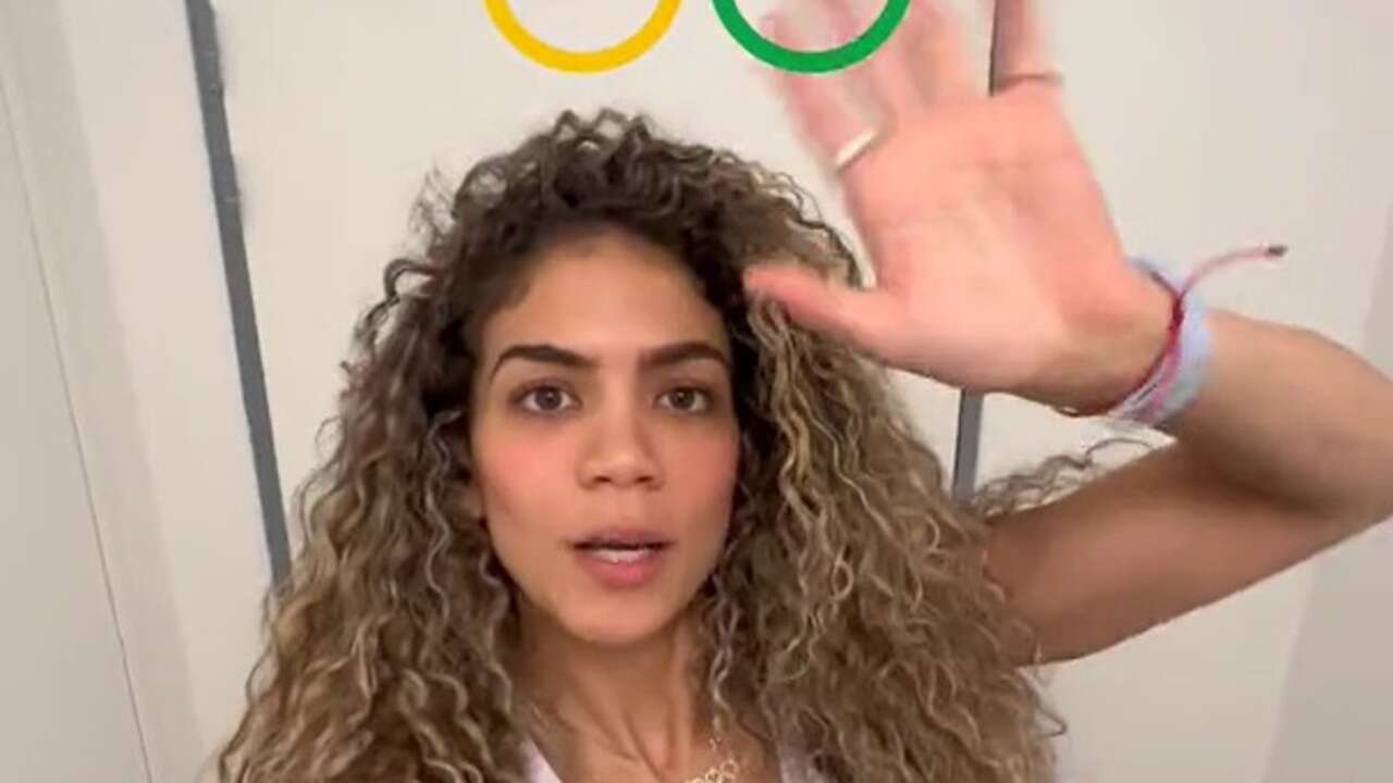 Una atleta venezolana muestra cómo son las habitaciones de hotel de los deportistas olímpicos