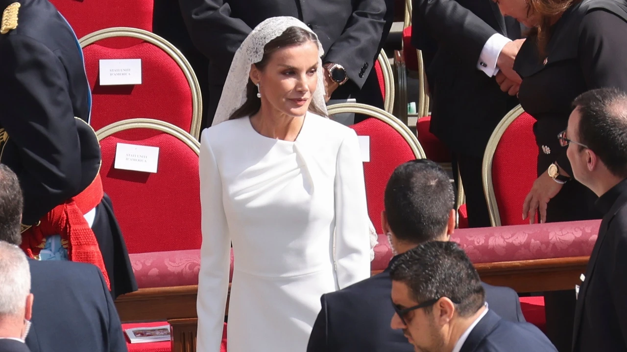 ¿Quién es Jorge Redondo? El diseñador favorito de las influencers y que ahora también ha conquistado a Letizia en el Vaticano