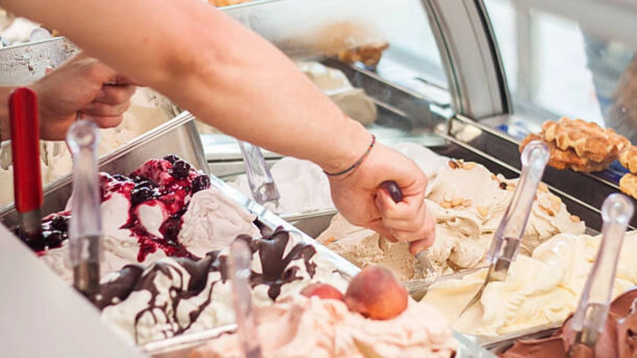 Este tiktoker con un millón de seguidores le da un sobresaliente a los helados españoles